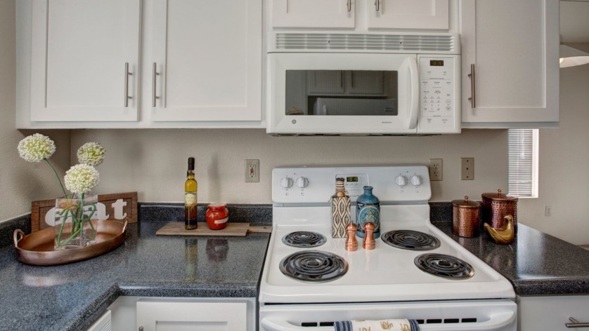 Modern Kitchen | Apartments In Kennewick Wa For Rent | Crosspointe Apartments