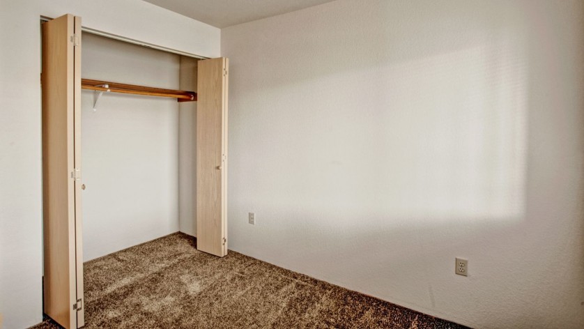 Elegant Bedroom | Apartments In Kennewick Wa For Rent | Crosspointe Apartments