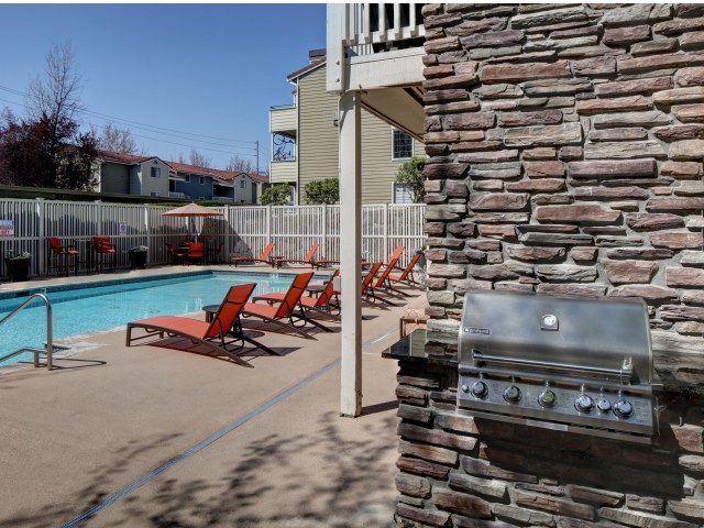 Community BBQ Grills | Apartments For Rent Renton WA | 2000 Lake Washington Apartments