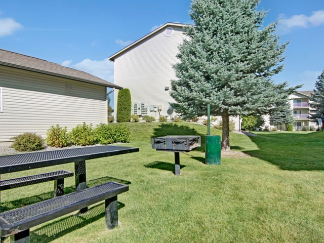 Image of Professionally Landscaped for Deer Run at North Pointe Apartments