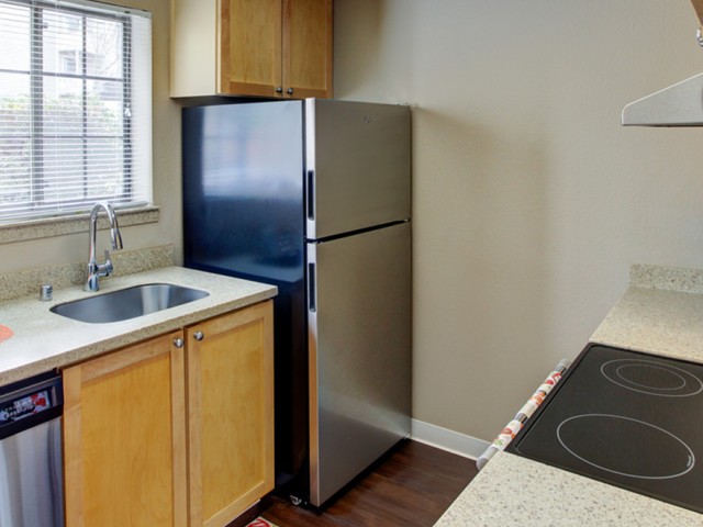 Modern Kitchen | Apartments For Rent Renton WA | 2000 Lake Washington Apartments
