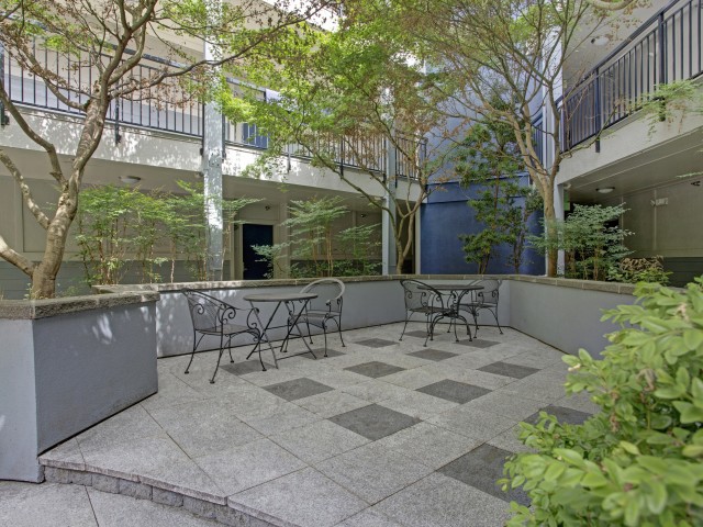 Outdoor BBQ Area | Apartments in Seattle WA | 700 Broadway Apartments