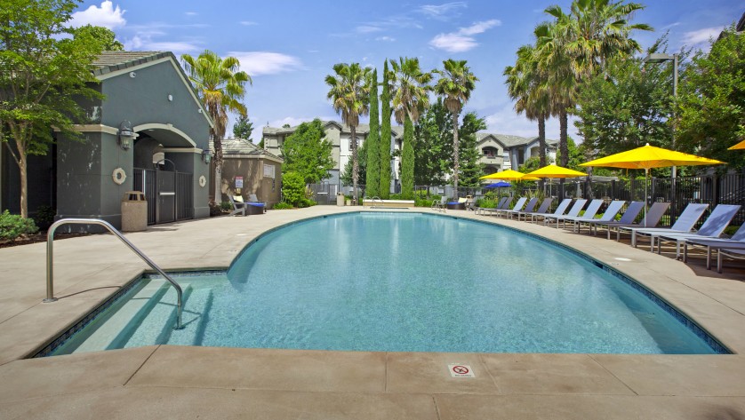 Sparkling Pool  | Apartments for Rent in Sacramento CA  |  Broadleaf Apartments