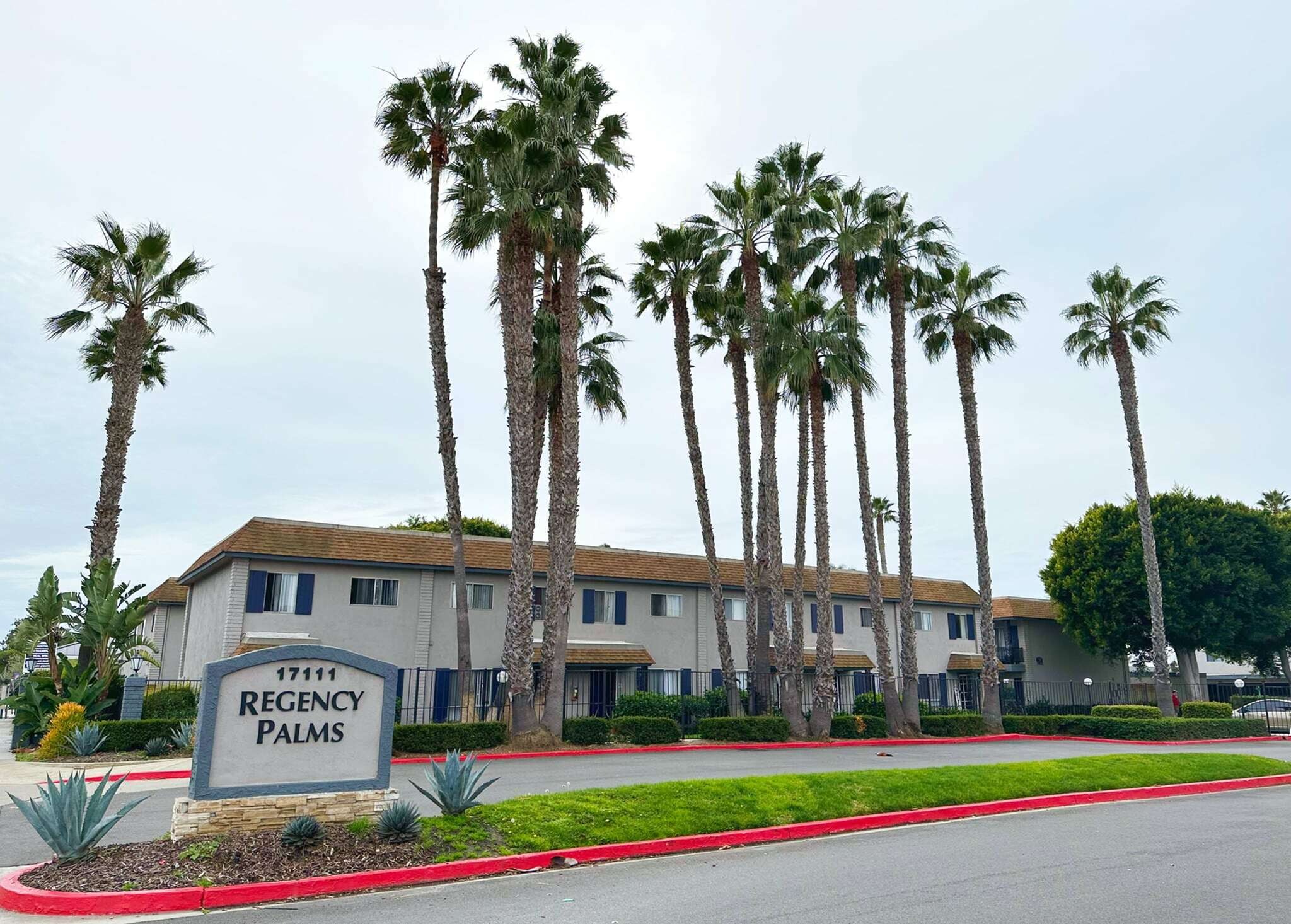 Regency Palms Apartments: Your Ideal Huntington Beach Getaway