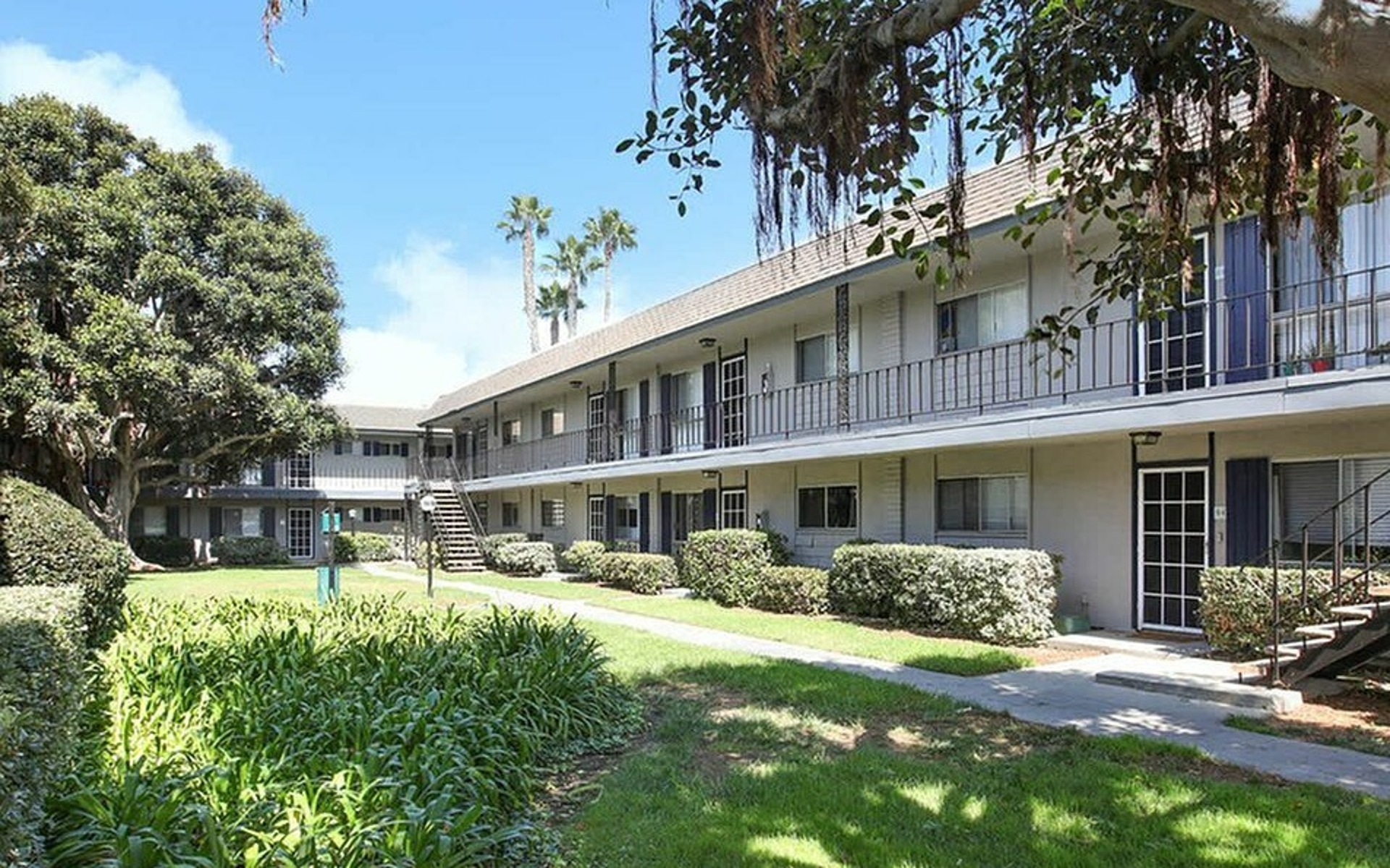 Regency Palms Apartments: Your Ideal Huntington Beach Getaway