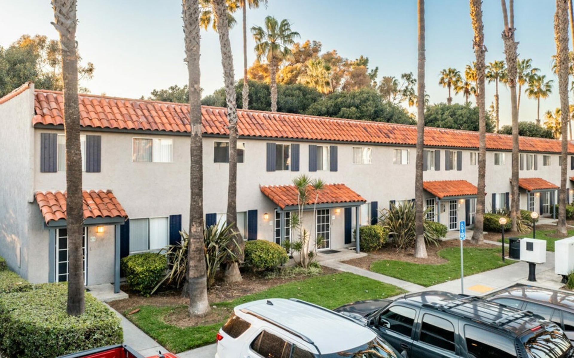 Regency Palms Apartments: Your Ideal Huntington Beach Getaway