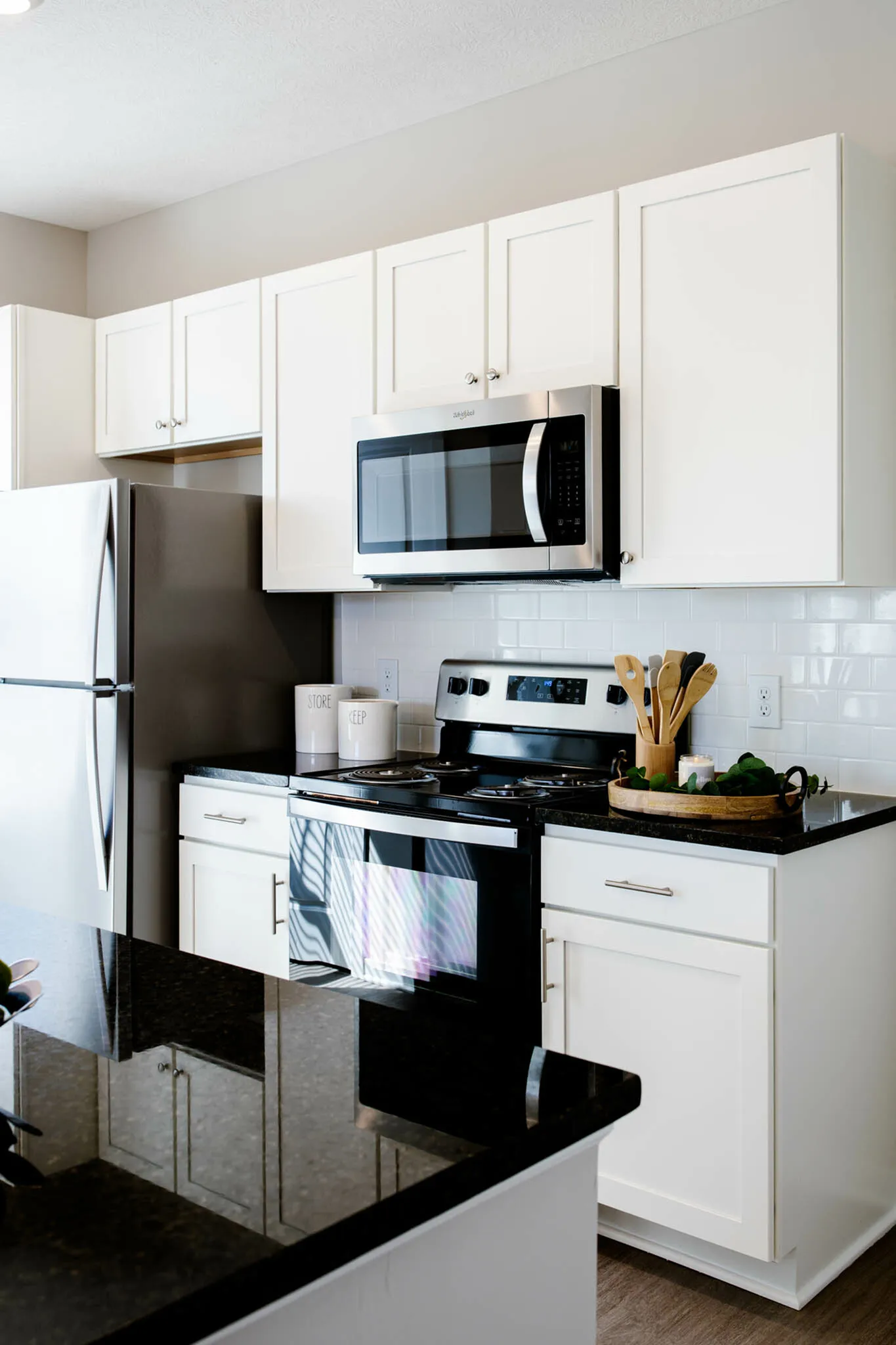 Spacious Granite Countertops