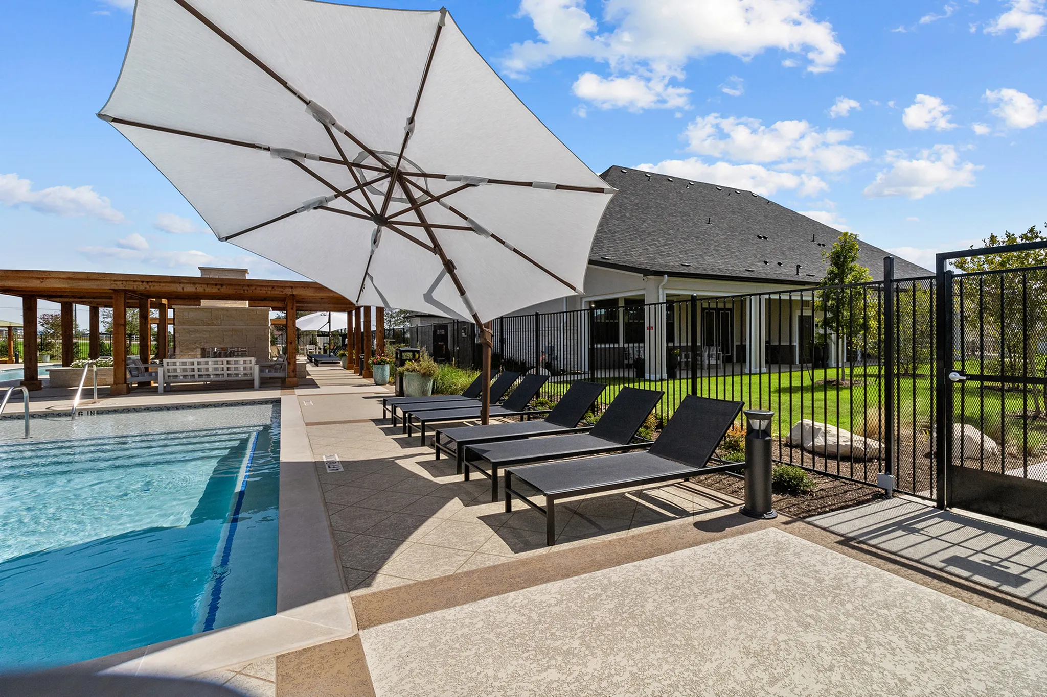 Spacious Community Clubhouse, Mansions Eight65, Single Family Rental Homes, Round Rock Apartments, 1-4 Bedroom Apartments, Resort-Style Swimming Pool, Hutto Apartments