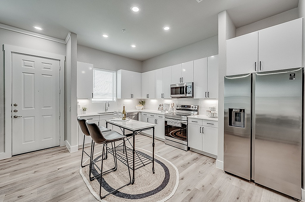 Luxe of Prosper | Apartments in McKinney | Rental in McKinney | Open Modern Kitchen