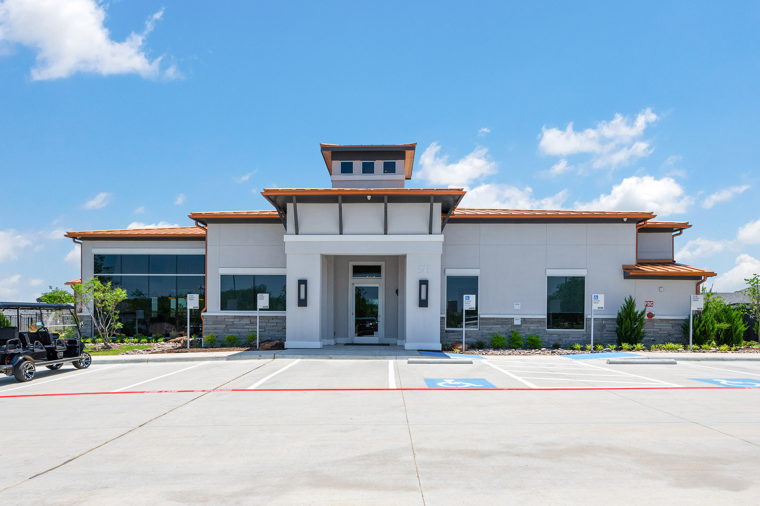Mansions At Oak Point apartment photo