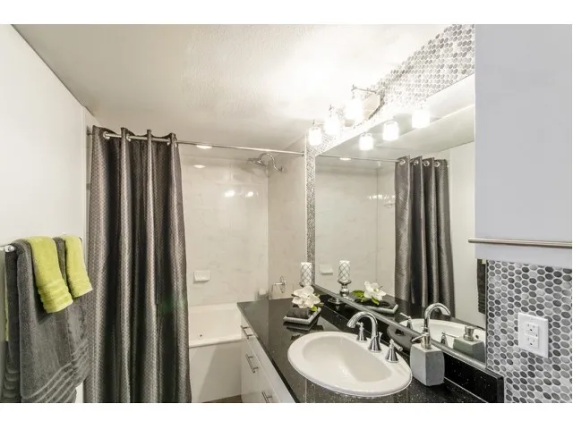 Luxurious Bathroom | Apartments Seabrook TX | The Towers of Seabrook