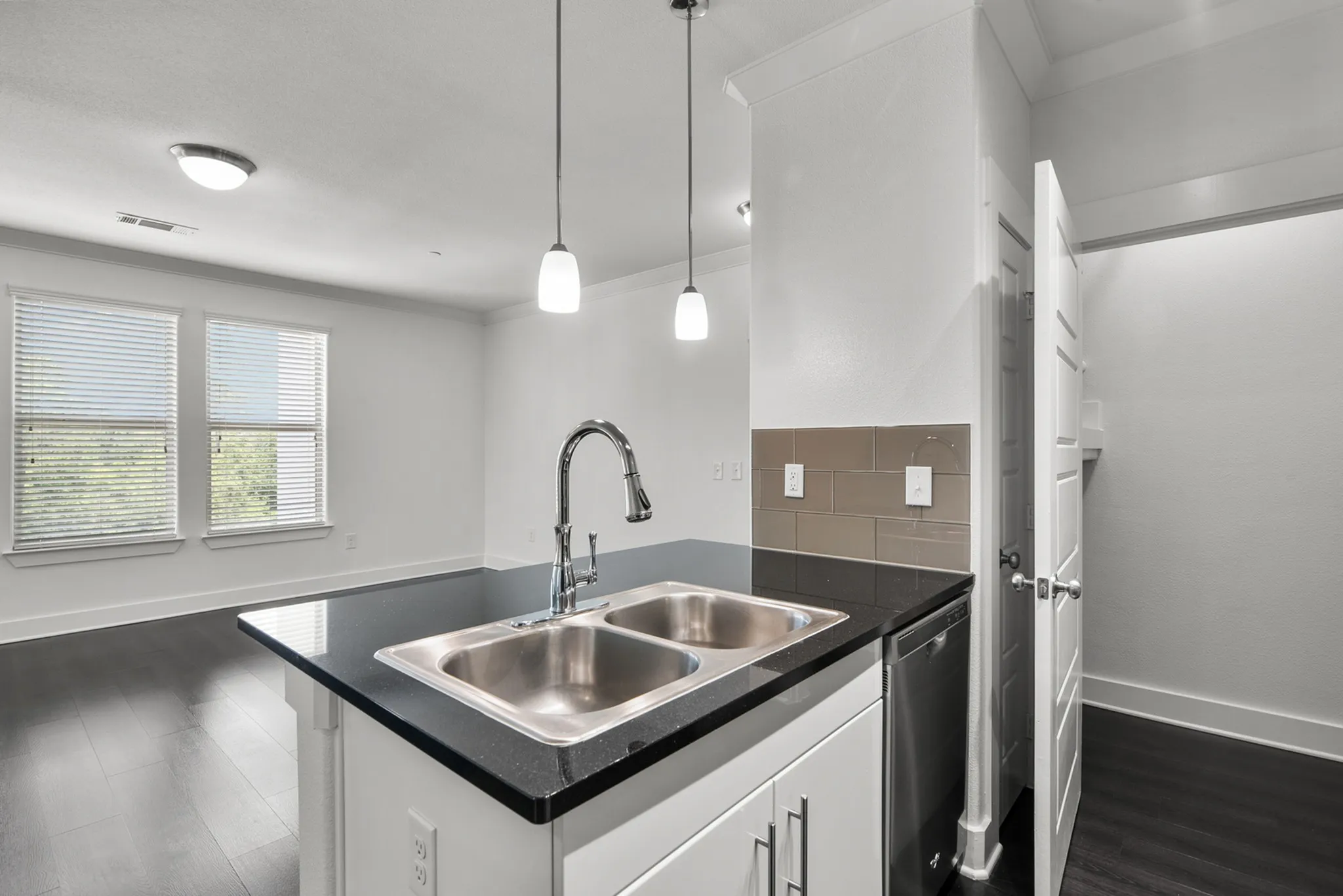 Floor Plan 2 Designer Pendants | Apartments Conroe TX | The Towers Woodland