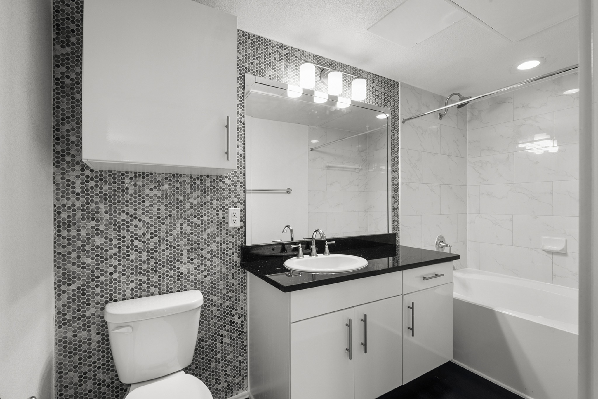 Floor Plan 2 Bathroom | Apartments Conroe TX | The Towers Woodland