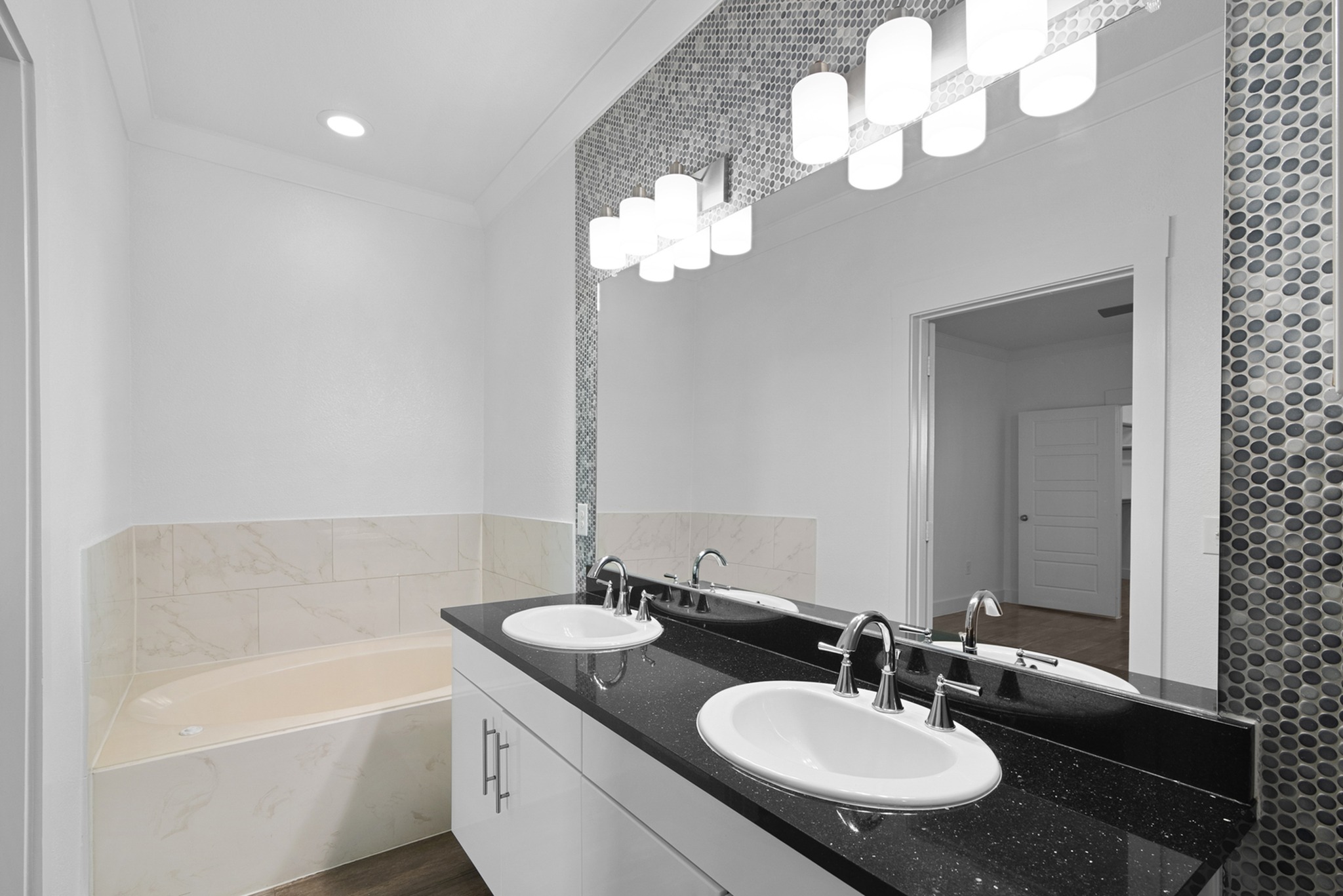 Floor Plan 6 Luxury Bathroom | Conroe Apartments | The Towers Woodland