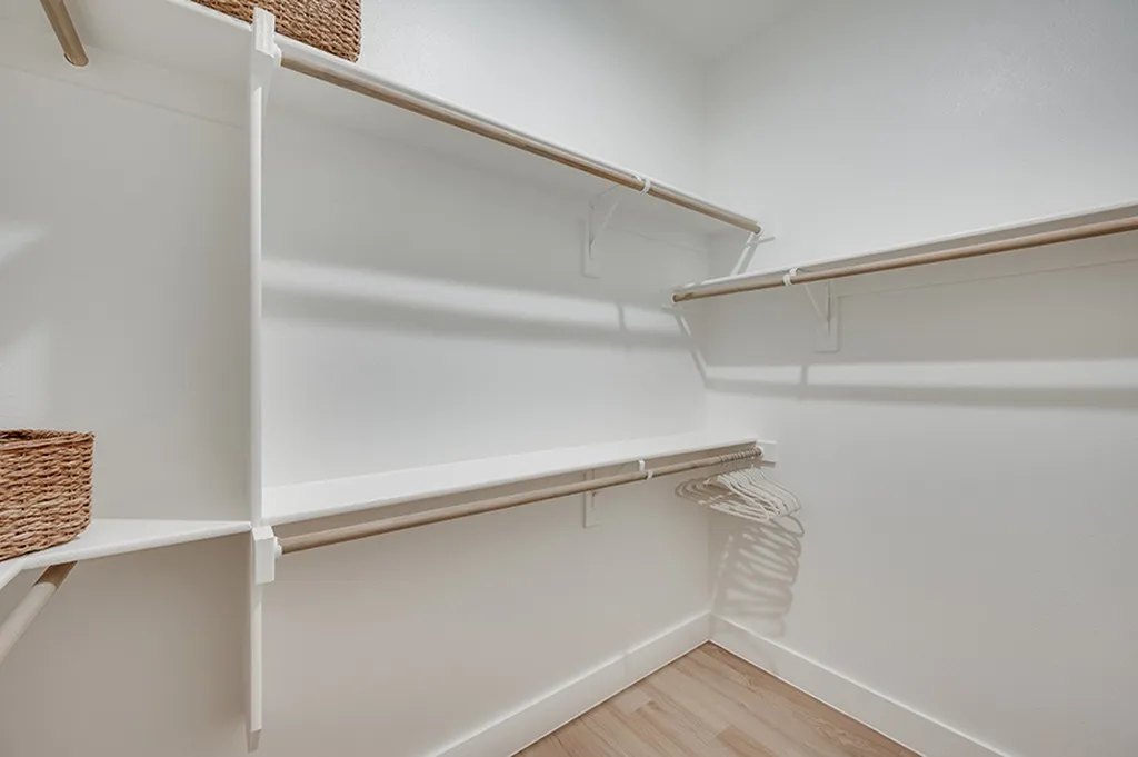 Walk-in Closet