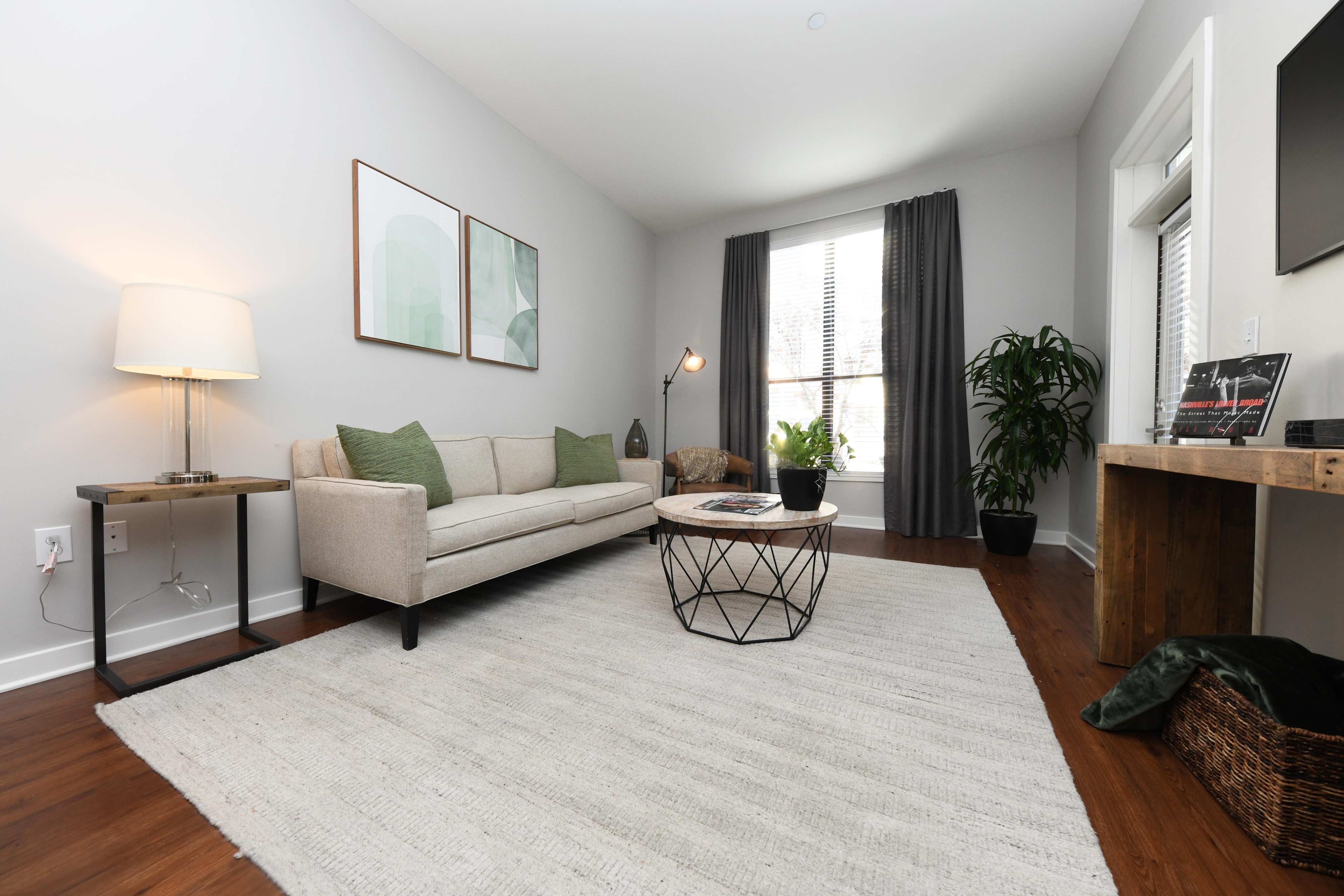 View Photos & Take A Virtual Tour Pine Street Flats