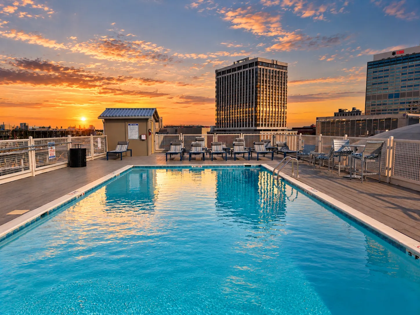 Vetra 500 Fifth - Rooftop Pool