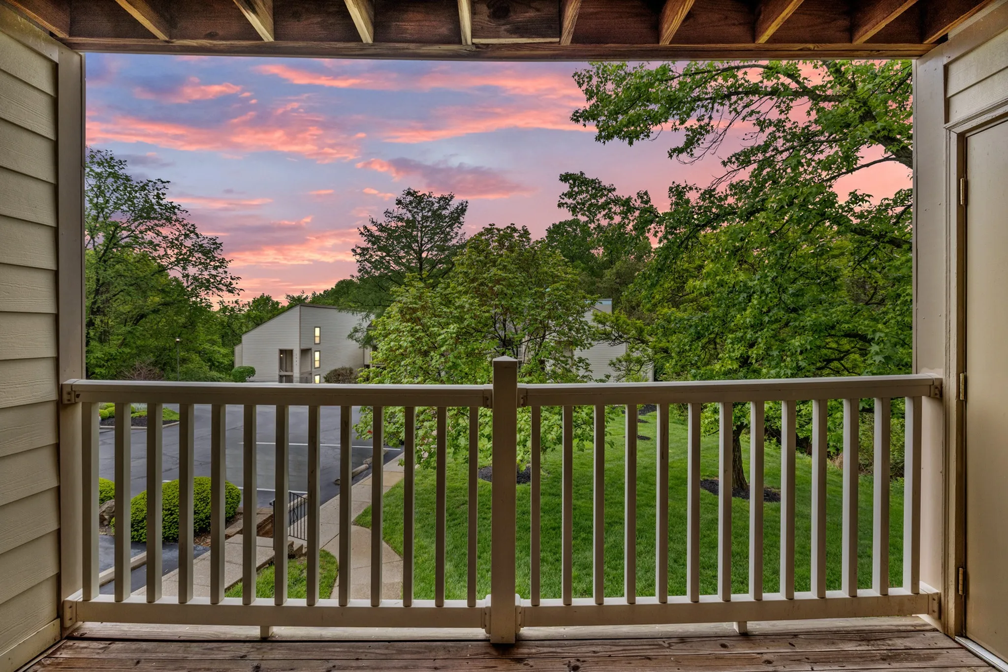 Photos of Pebble Point Apartments for Rent in Manchester, MO