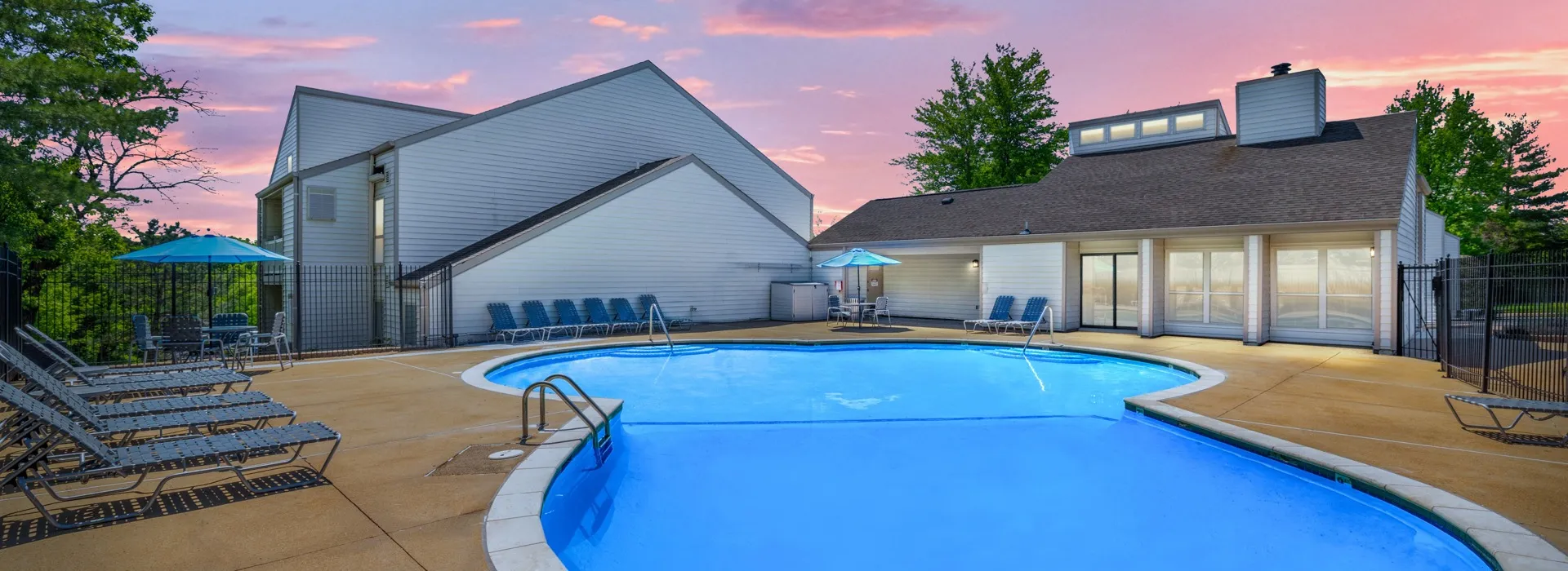 Pool | Apartments near St Louis MO