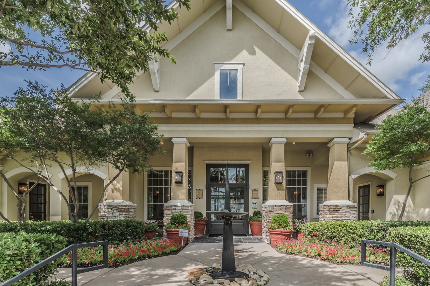 Grand Estates At Kessler Park apartment photo