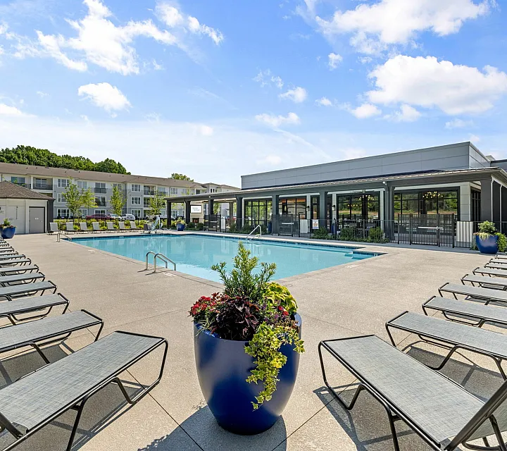resort style swimming pool