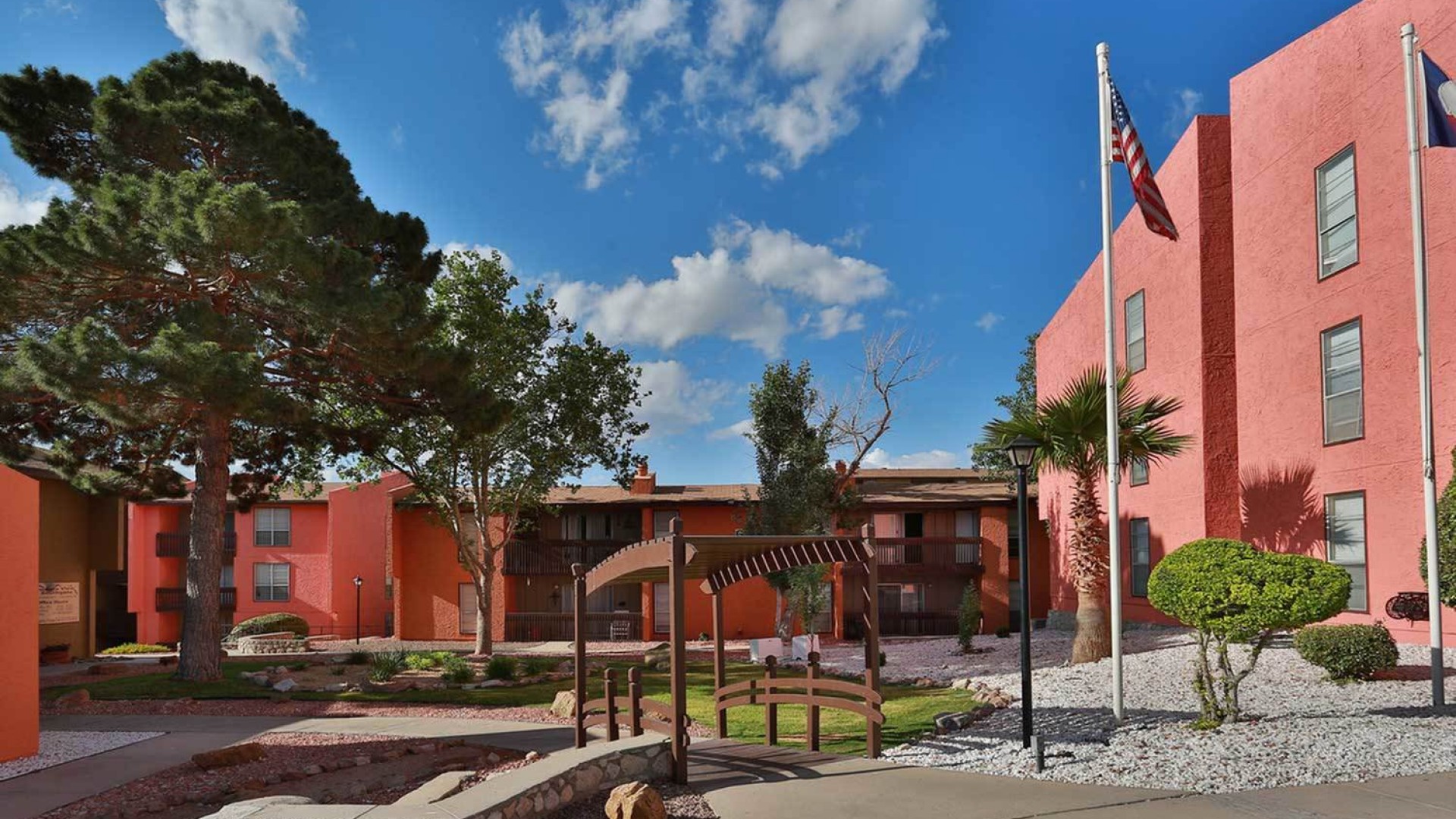 Luna Verde Apartments; pet friendly; one, two, three bedrooms; El Paso, TX near Fort Bliss UTEP