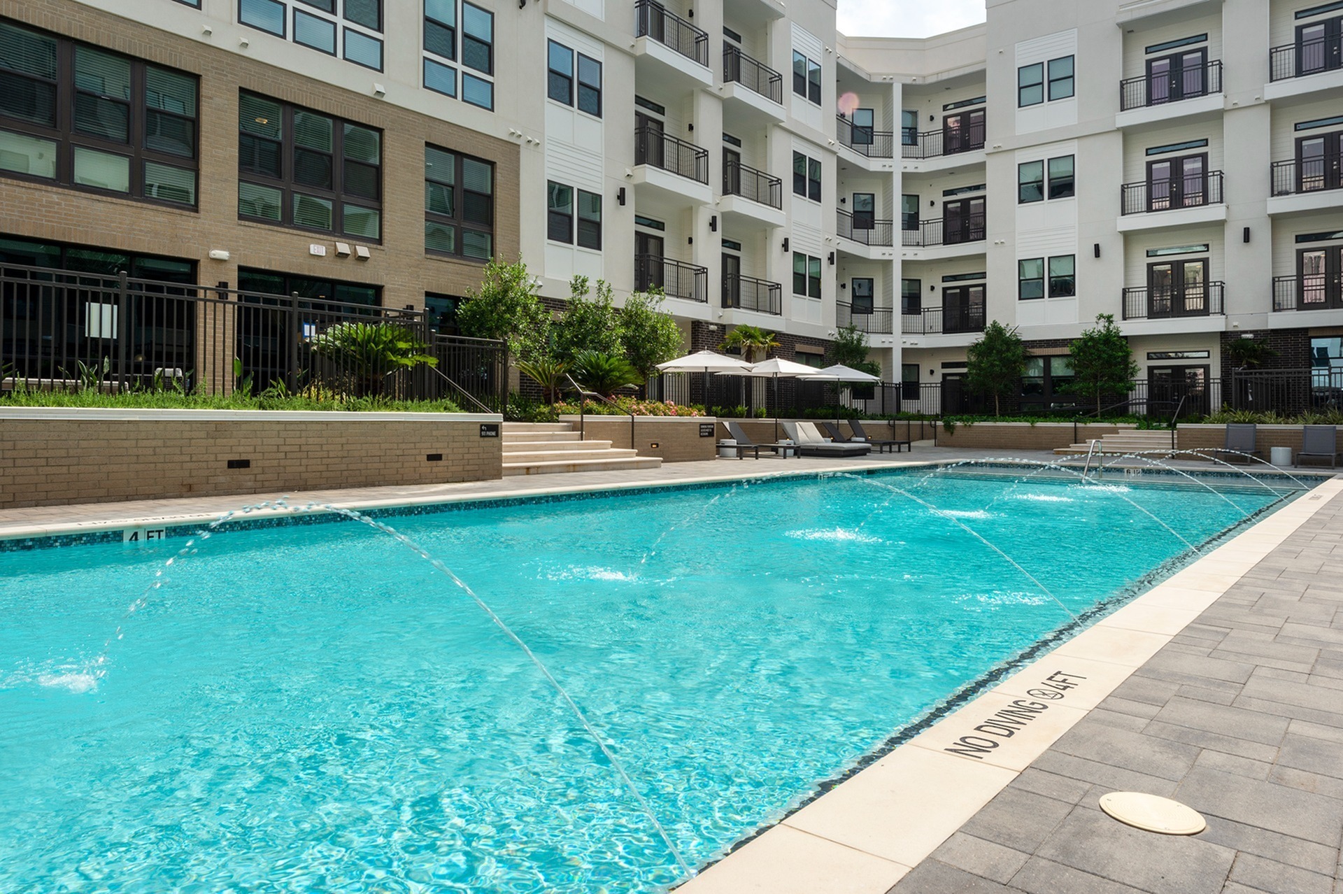 Studio - 3 Bed Apartments - Check Availability | The Rosslyn at Garden Oaks