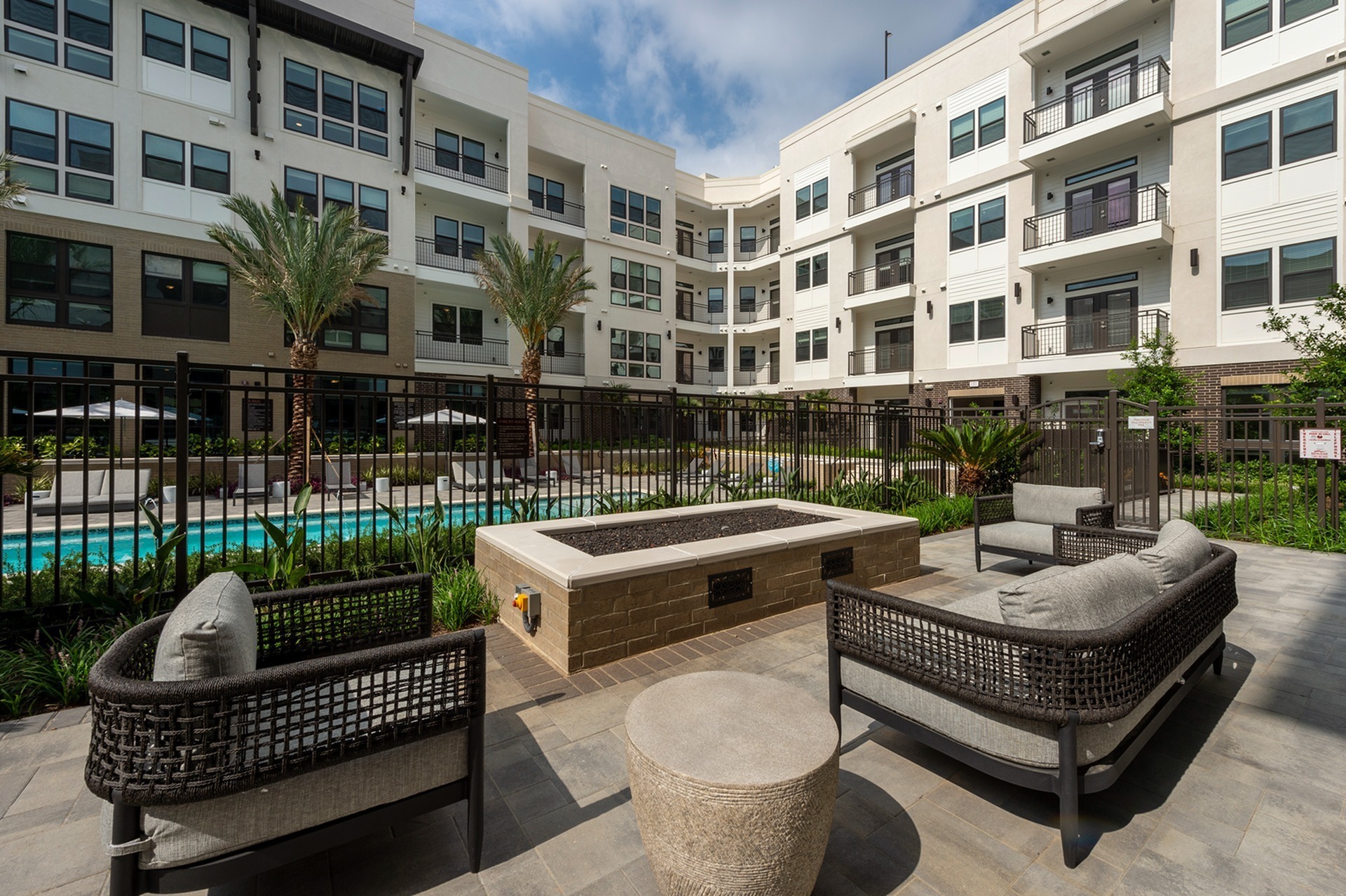 Studio - 3 Bed Apartments - Check Availability | The Rosslyn at Garden Oaks