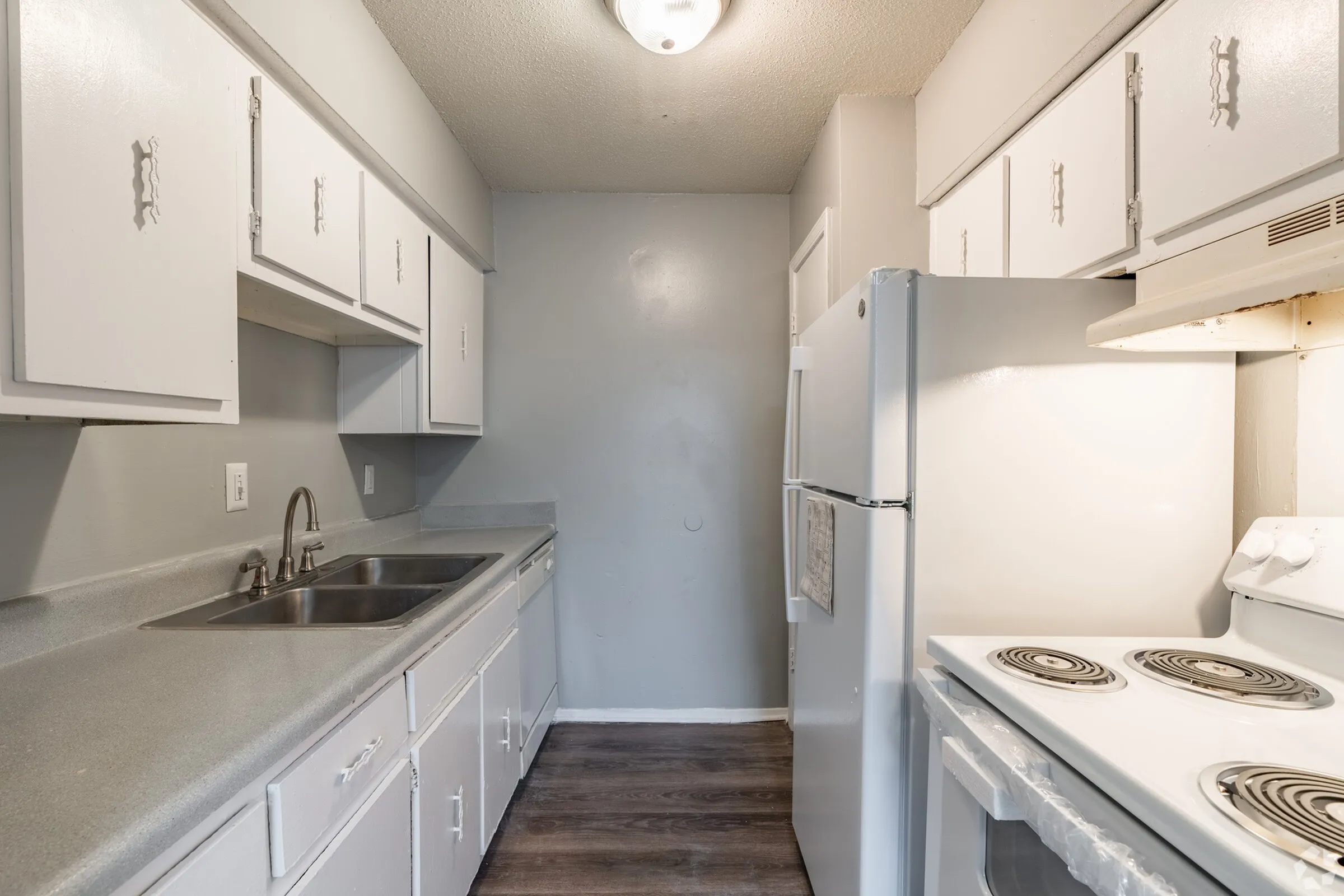 Lexington Apartments - Compact Kitchen