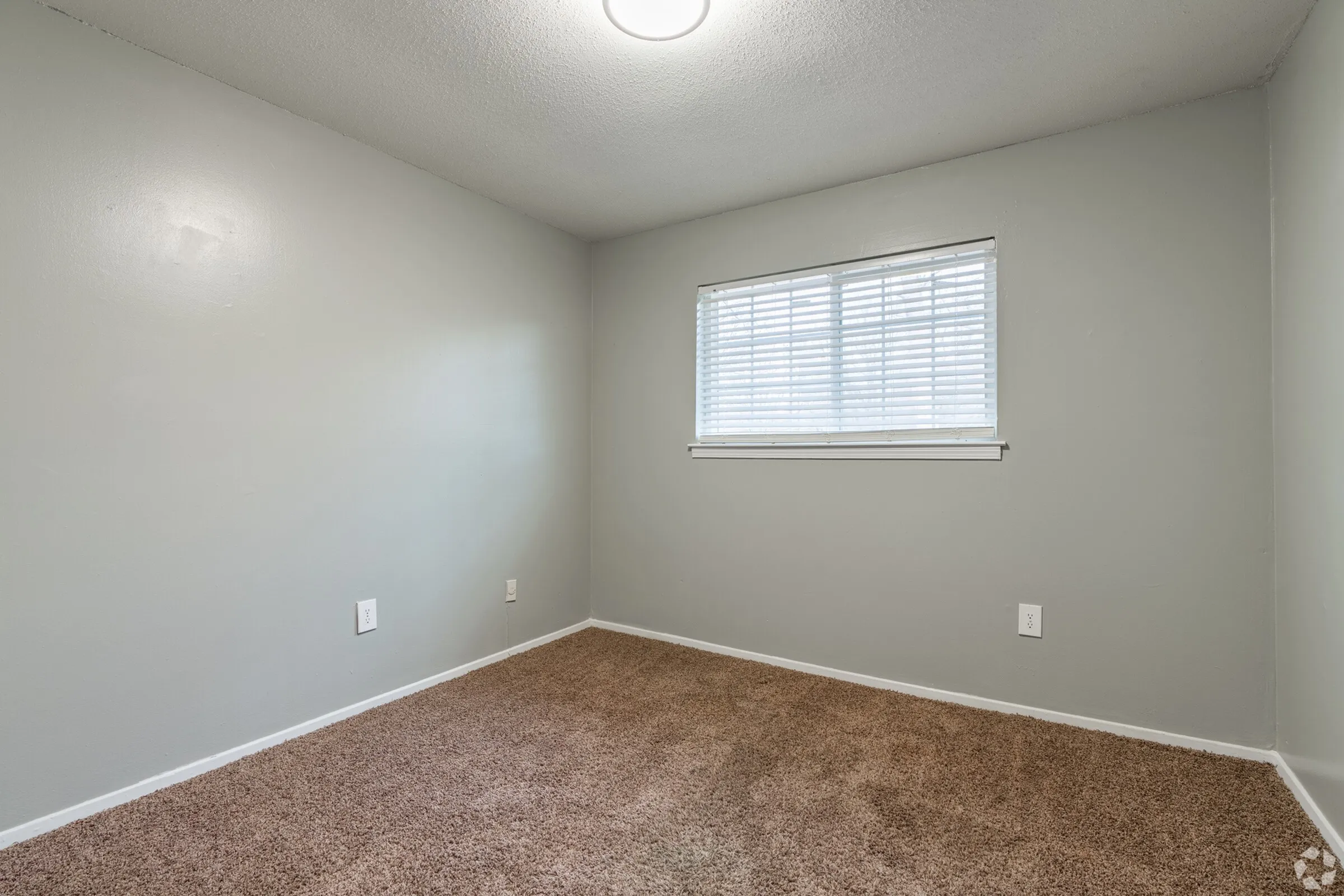 Lexington Apartments - Empty Room