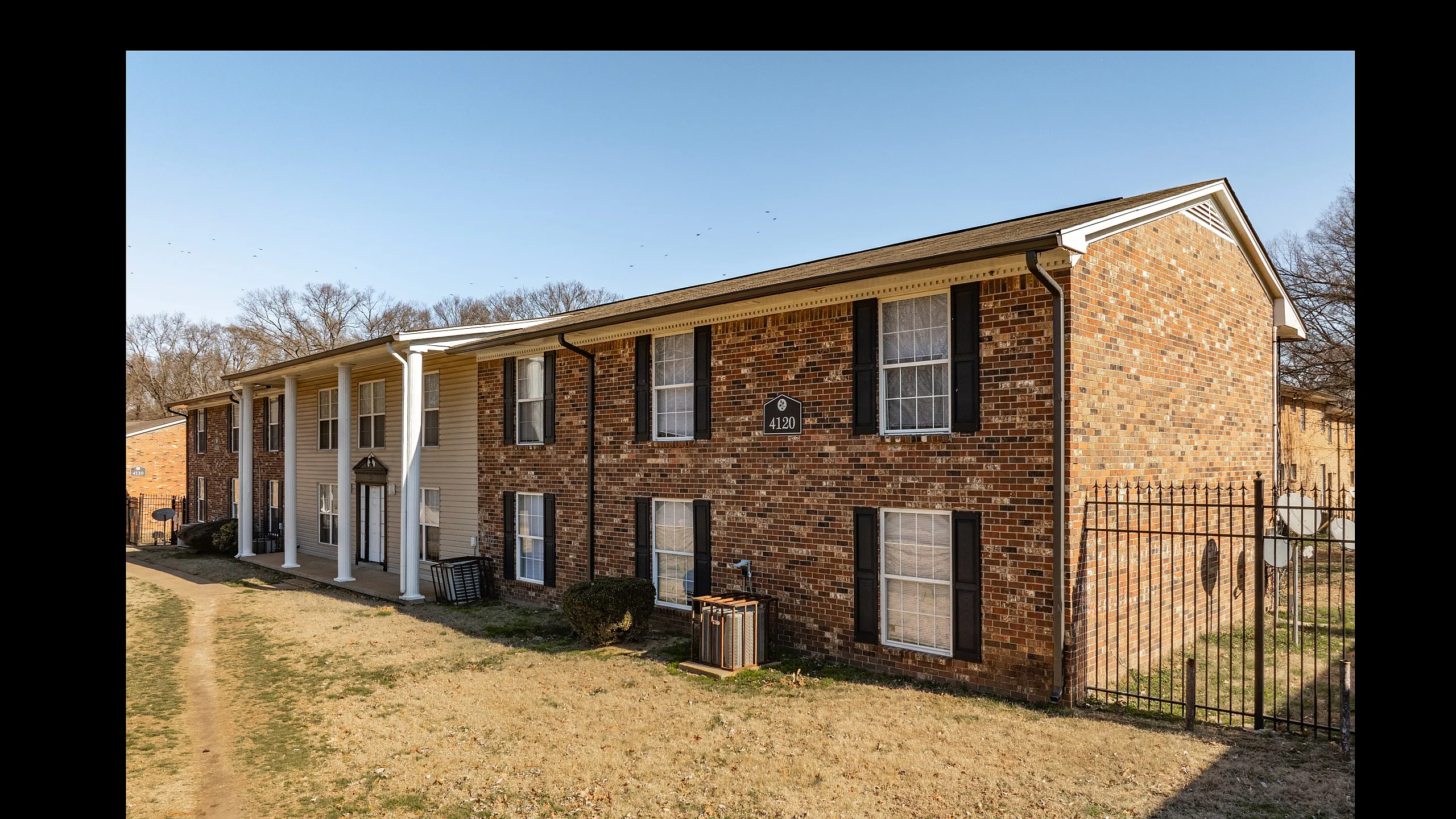 Brick Exterior of Colonial Village Apartments in Memphis, Tennessee