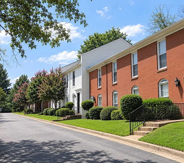 Raleigh Court Townhomes in Memphis - Red Brick Exterior