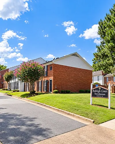 Raleigh Court Townhomes in Memphis  - Entry Sign