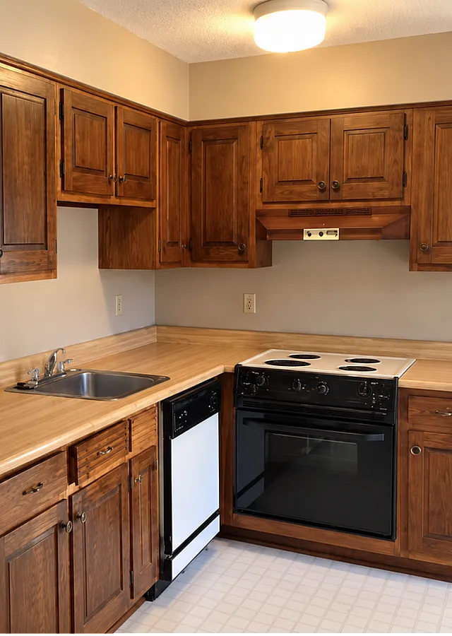 Raleigh Court Townhomes in Memphis, Tennessee - Wooden Kitchen Cabinets Beautiful Kitchen Interior