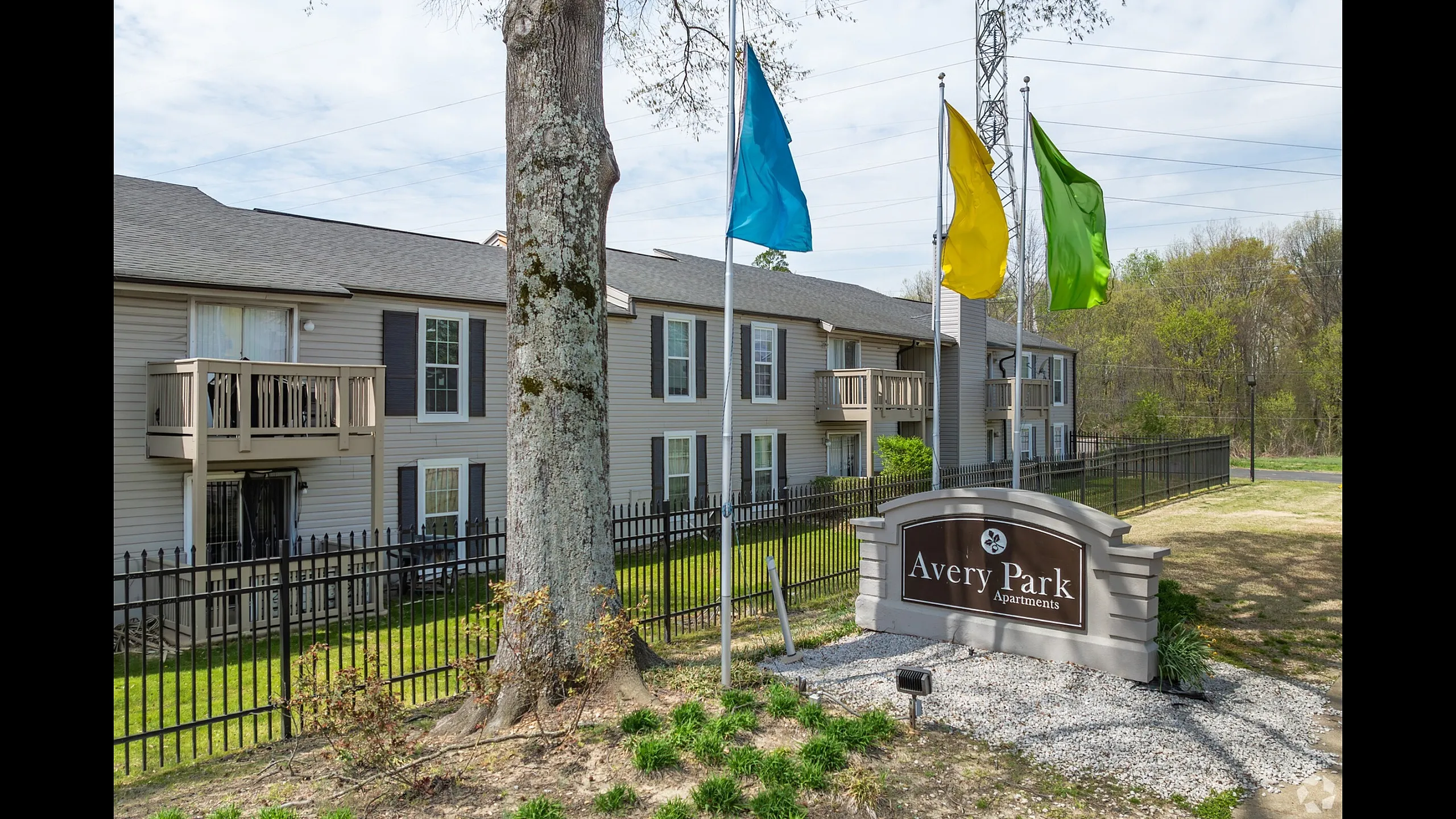 Avery Park Apartments - Building Exterior