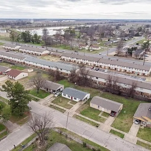 Aerial view of the community at Bent Creek Apartments in West Memphis, AR