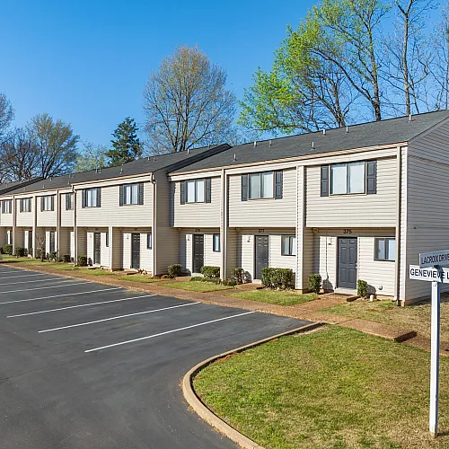 Row of townhomes along the parking lot at Collier Village Apartments in Collierville, TN