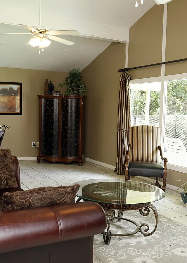 Comfortable clubhouse lounge at Meadow Creek Apartments in Jackson, MS