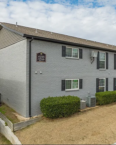 Lexington Apartments - Exterior View
