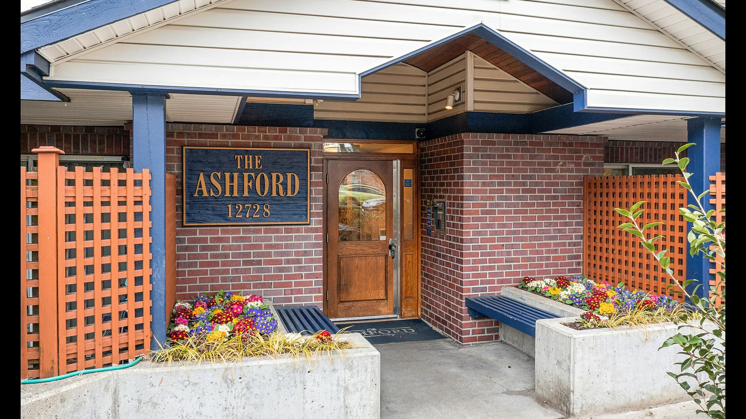 Ashford Apartments - Entrance Sign