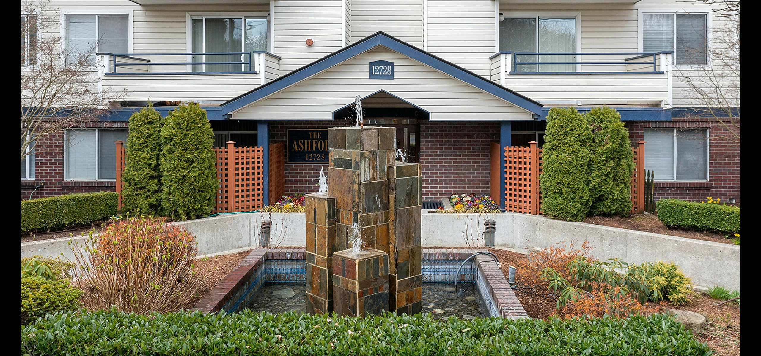 Ashford Apartments - Entrance Fountain