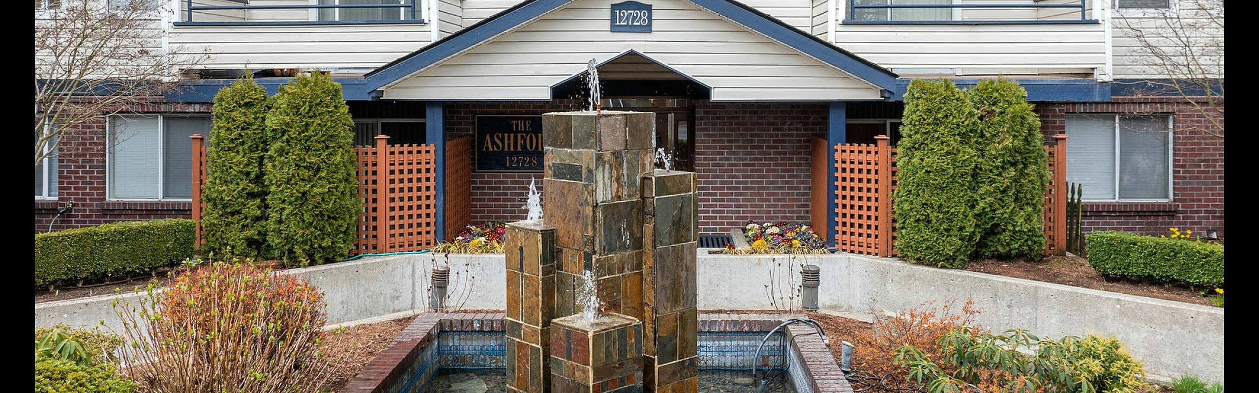 Ashford Apartments - Entrance Fountain