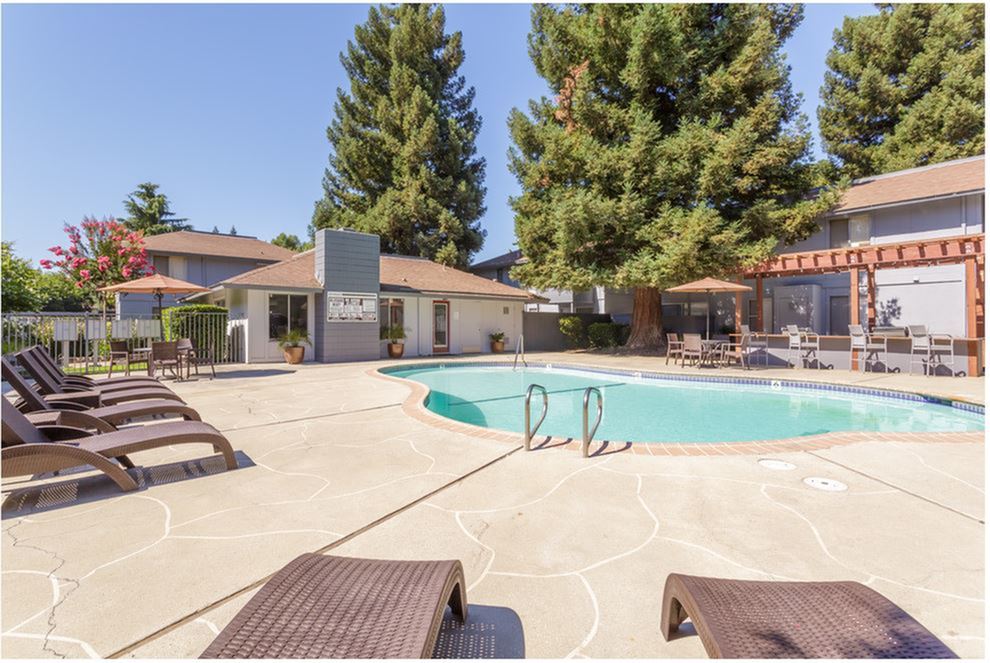 River Glen Pool
