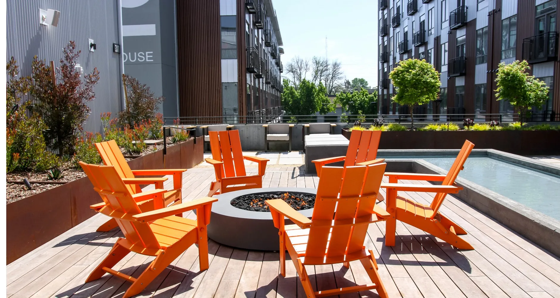 Ice House fire pit with chairs