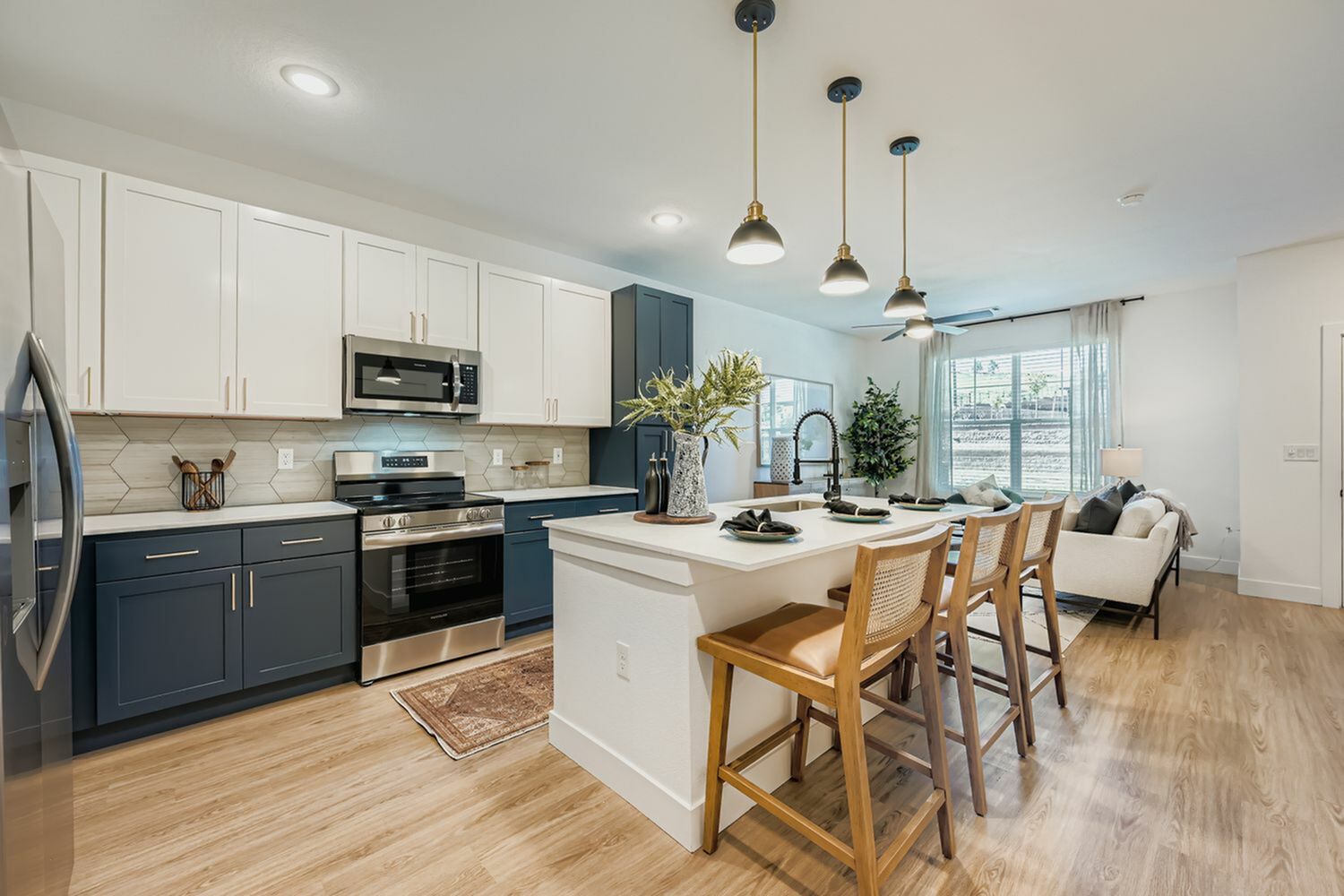 Large Kitchen Islands w/ Peninsula Seating