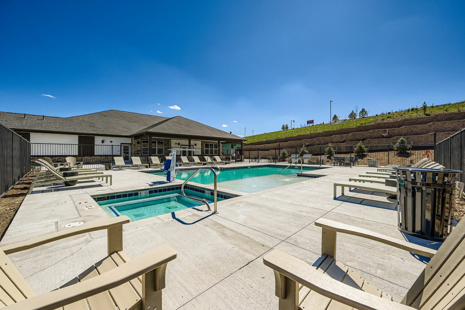 Resort Style Pool & Spa