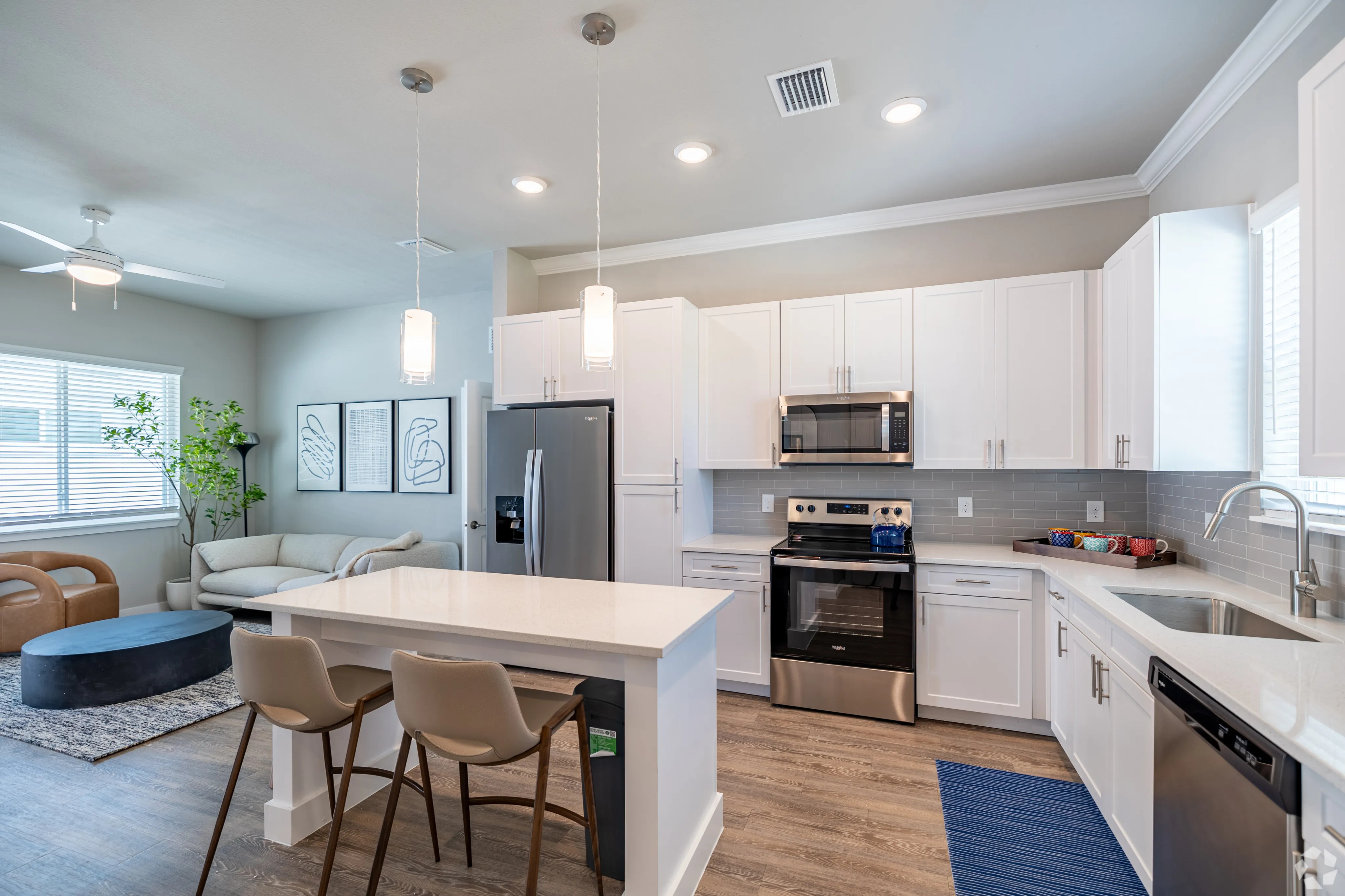 Eat-in kitchen island