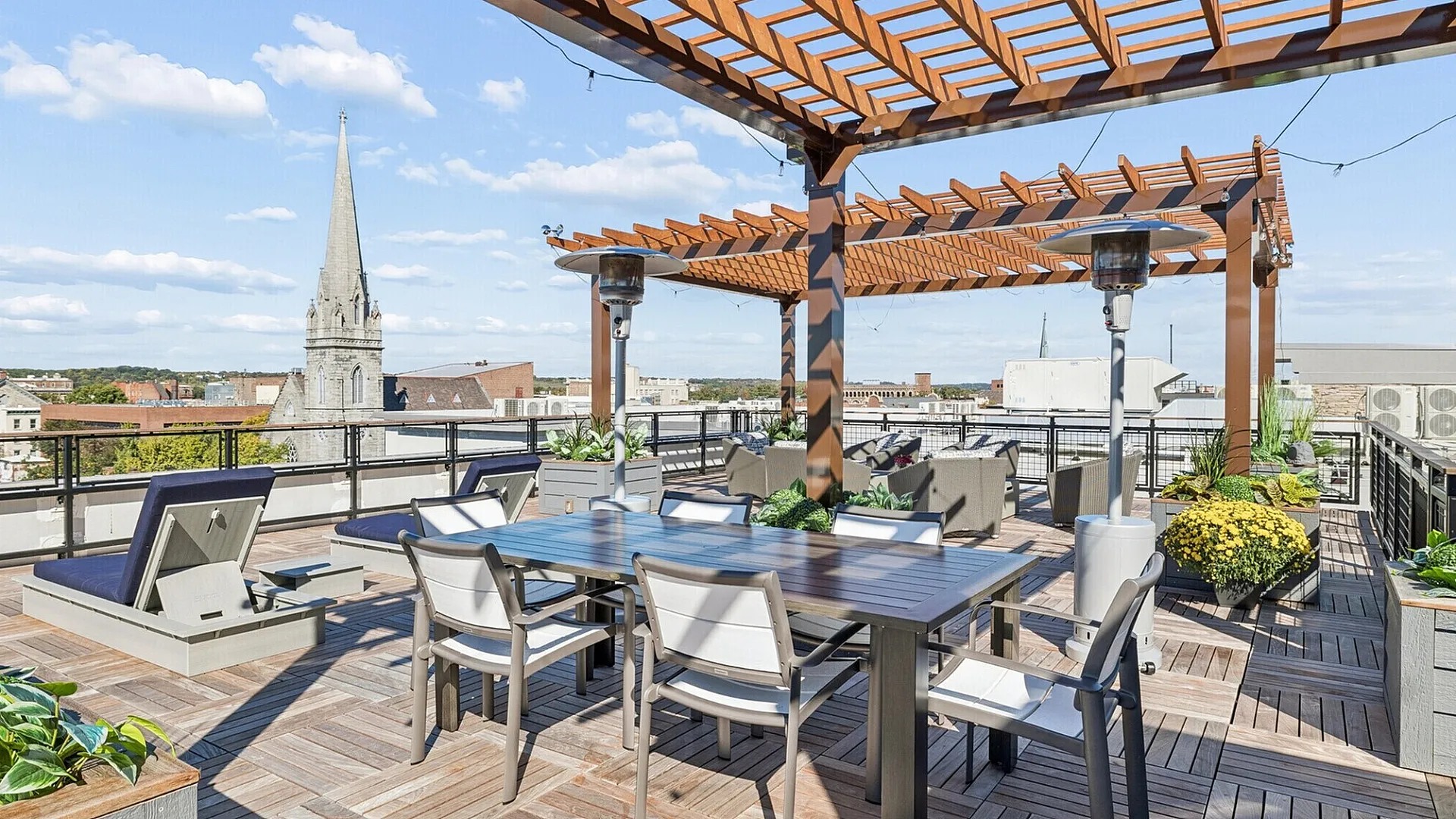 The Six at City Station - Rooftop Terrace