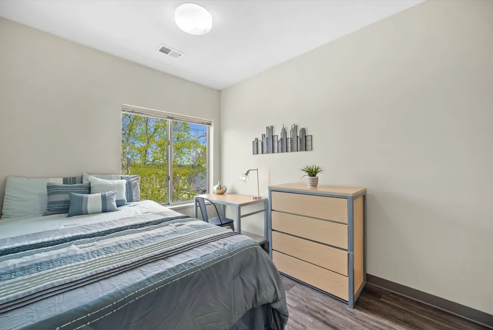 Park At 1824 Student Apartment Furnished Bedroom In Milwaukee, WI