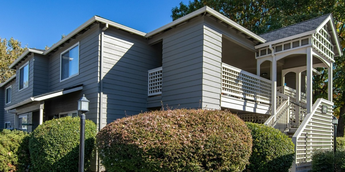 poplar village medford